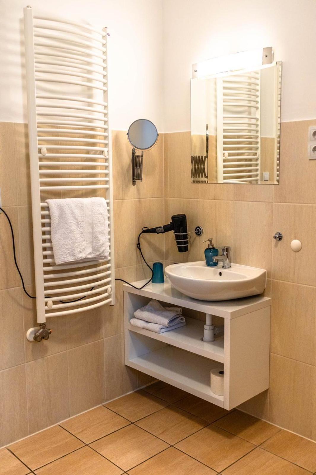 Orchidea Apartman Mosonmagyaróvár Eksteriør billede